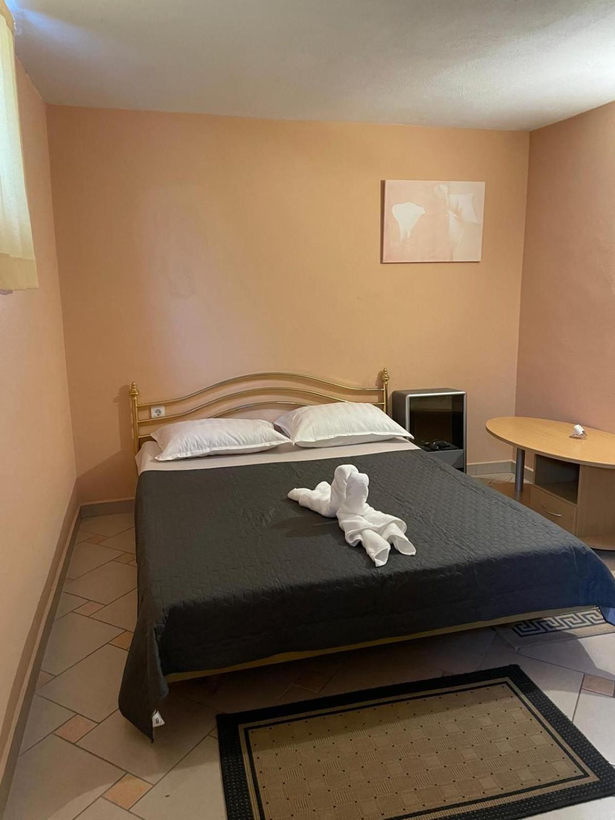 Apartaments Remi Starigrad Paklenica Exterior foto